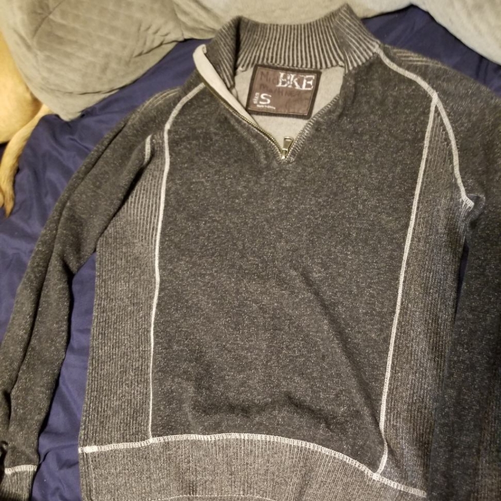 Buckle pullover